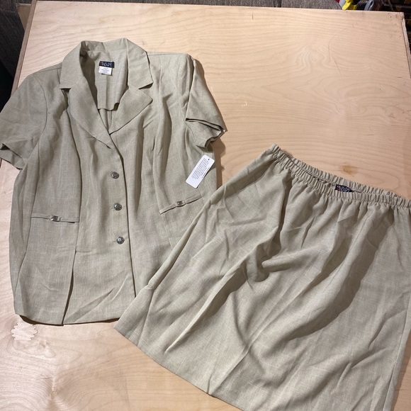 Helene Blake Blazer and Skirt Set 18 W (FQ) - Picture 4 of 15